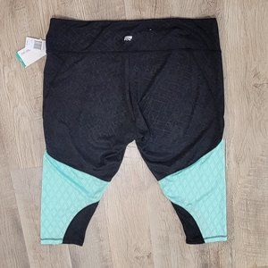 NWT Womens Plus Size Capri Leggings